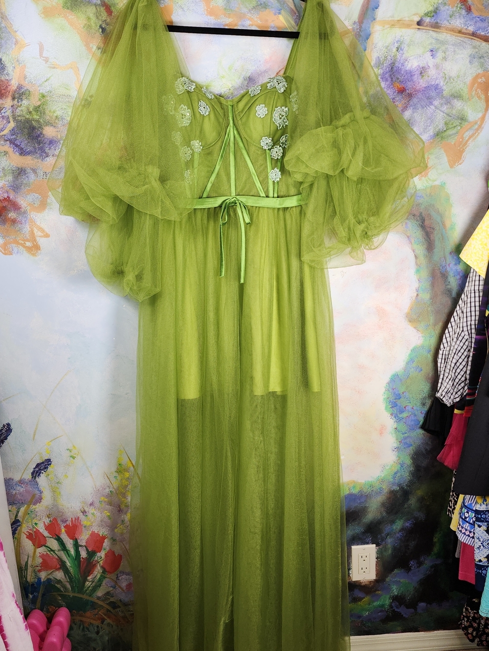 Romantic Lime Green Tulle Maxi Dress with Puff Sleeves And Floral Applique